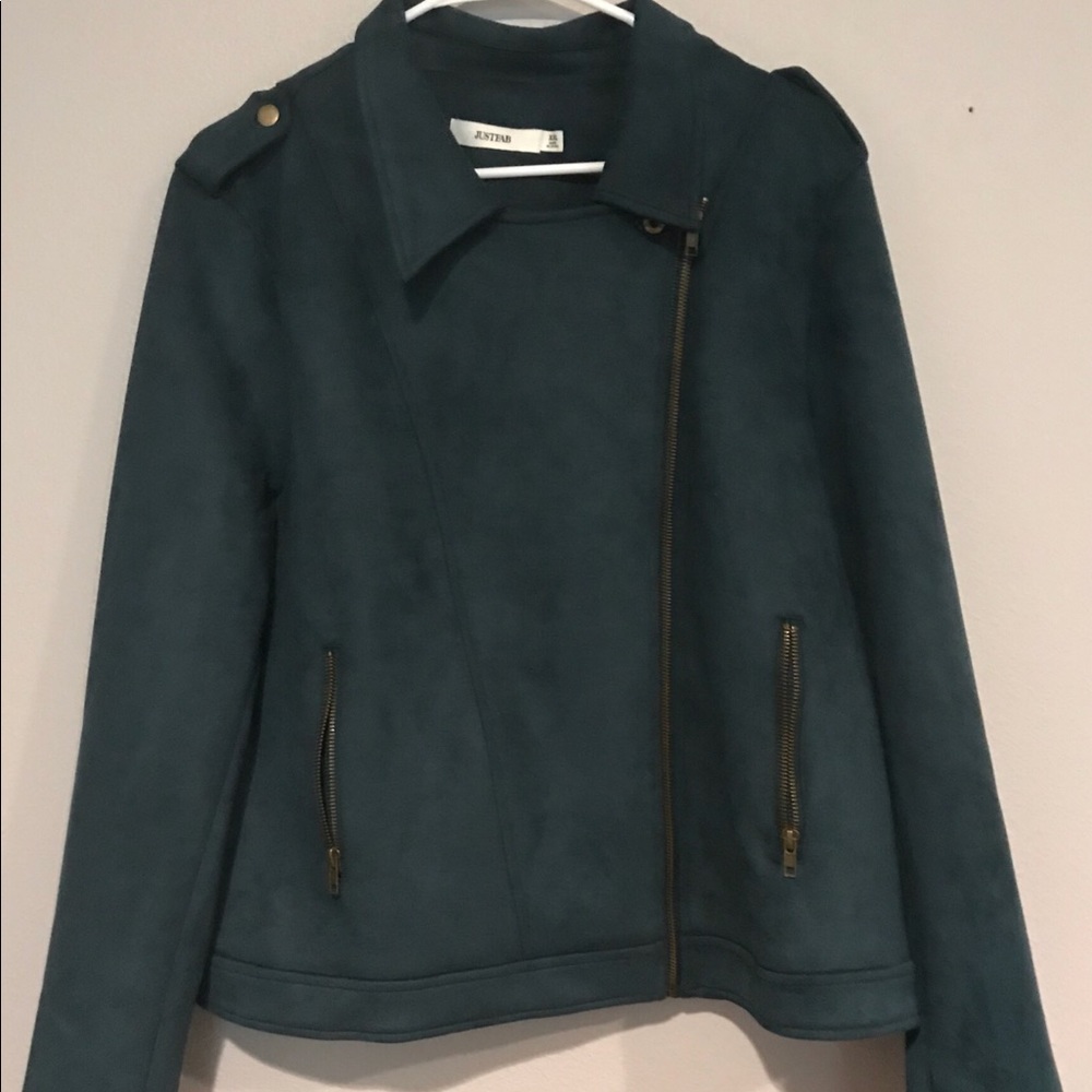 🌲NWOT Emerald moto-style jacket from JustFab🌲